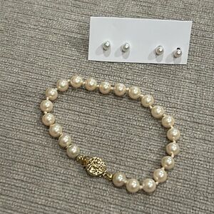 NWOT glass faux pearl bracelet w/ decorative closure & faux pearl earrings